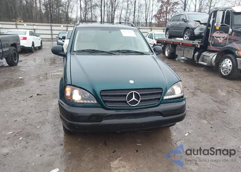 1999 Mercedes-Benz Ml 320 z USA, uszkodzony, nr VIN 4JGAB54E1XA109259